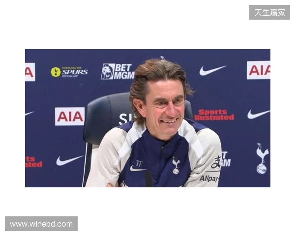 弗兰克:水晶宫体系和曼联相似?不同的球队不能拿来相提并论 弗兰克:水晶宫体系和曼联相似?不同的球队不能拿来相提并论