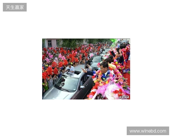 夺得湘超冠军!永州队球员乘坐花车回城,市民夹道欢迎 夺得湘超冠军!永州队球员乘坐花车回城,市民夹道欢迎