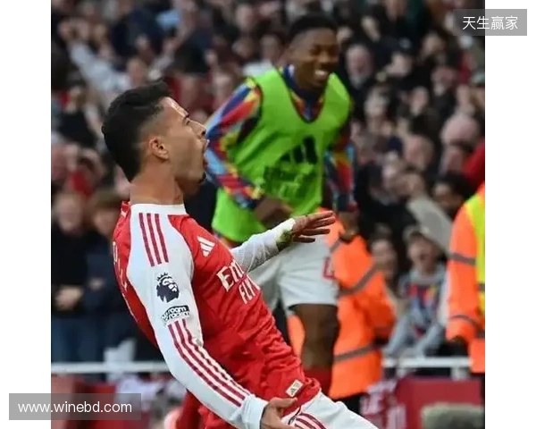 镜报:曼联沦为喜剧俱乐部,至暗时刻可能超越了之前的利物浦 镜报:曼联沦为喜剧俱乐部,至暗时刻可能超越了之前的利物浦