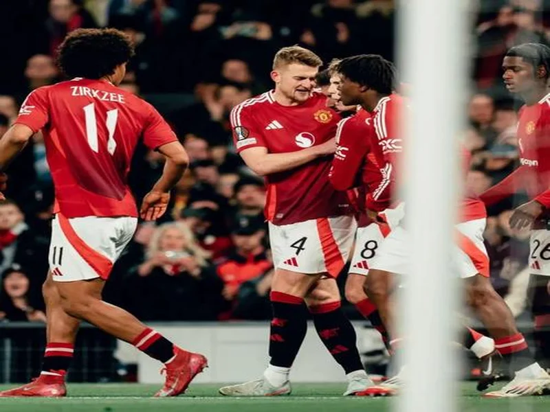 剑南春｜曼联1-2客负维拉，罗杰斯连场双响，库尼亚破门